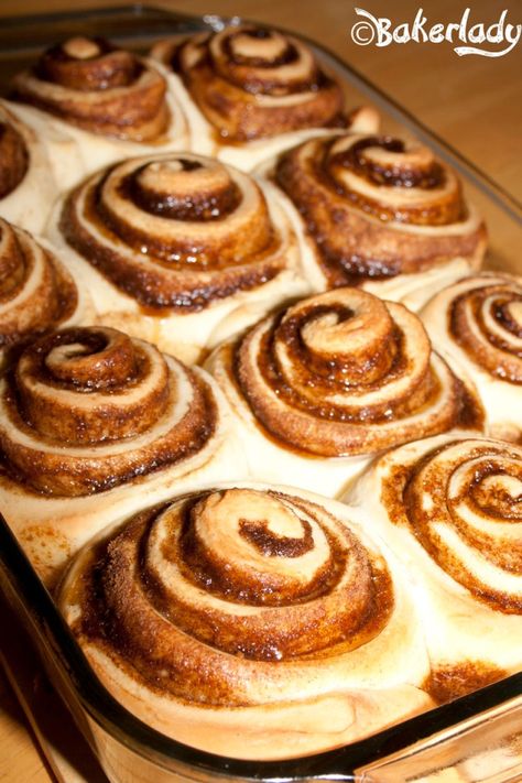 Farmers Market Cinnamon Rolls, Pudding Cinnamon Rolls, Exercise Food, Cinnamon Bun Recipe, Cinnamon Roll Recipe Homemade, Best Cinnamon Rolls, Baked Rolls, Sweet Dough, Dessert Aux Fruits