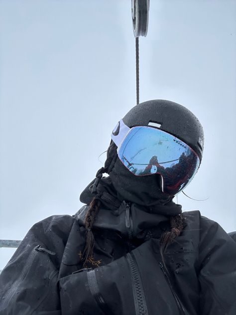 Oakley Snow Goggles, Chairlift Aesthetic, Arcteryx Ski Outfit, Oakley Ski Goggles, Ski Goggles Aesthetic, Arcteryx Ski, Arcteryx Aesthetic, Arcteryx Outfit, Vintage Snowboarding