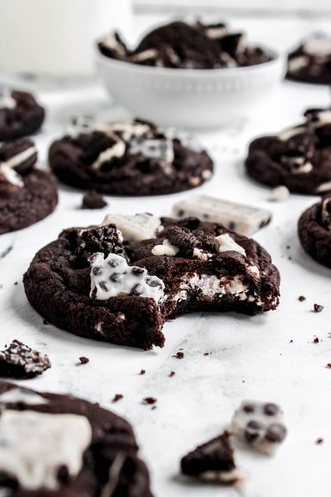 Cookies & Cream Cookies - My Messy Kitchen Soft Chocolate Cookie, Breakfast Cupcakes, Hershey Cookies, Cream Cookies, Cream Candy, Messy Kitchen, Crunchy Cookies, Cookies N Cream Cookies, Chewy Cookie