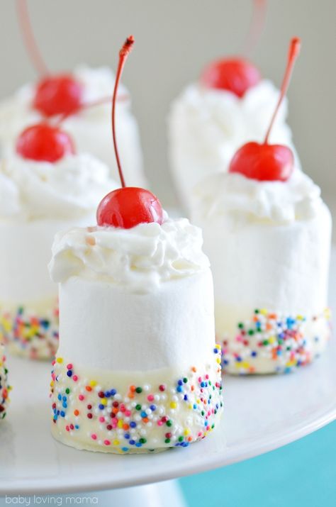 The ultimate Birthday Cake Alternatives roundup ... over 70 delicious recipes perfect for adults and for kids alike, including these Chocolate Dipped Sundae Marshmallows from Finding Zest! These fun dessert ideas range from healthy to decadent. Awesome non cake birthday ideas your whole family will love! | Hello Little Home Marshmallow Creations, Epic Kitchen, Ice Cream Sundae Recipe, Marshmallow Recipes, Birthday Cake Alternatives, Sundae Recipes, Cake Alternatives, Dishes Recipe, Healthy Birthday