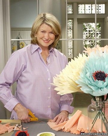 Giant crepe paper blooms make fabulous centerpieces; make enough for each guest and they'll double as favors, too. Crepe Paper Crafts, Diy Fleur, Crafted Gifts, How To Make Crepe, Fleurs Diy, Martha Stewart Crafts, Crepe Paper Flowers, Tissue Paper Flowers, Giant Paper Flowers