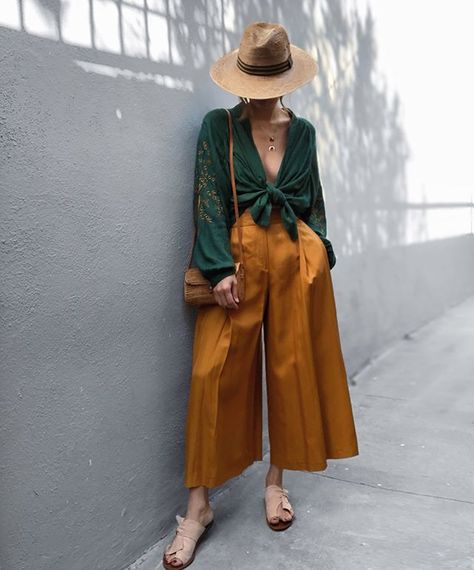 You can never own too much denim 💙@zara Re Saudi Outfit, About Her, Saudi Style, Summer Outfit Guide, Green Dress Outfit, Vintage Summer Outfits, Look Boho Chic, Vans Outfit, Black Tees