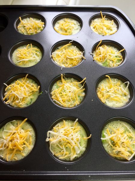 Egg Cheese Broccoli Muffin, Toddler Vegetables, Toddler Muffins, Broccoli Bites, Baby Muffins, Broccoli Dishes, Egg Bites Recipe, Easy Baby Food Recipes, Toddler Recipes