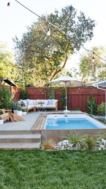 Townhouse Pool Ideas, Small Pool In Small Backyard, Awkward Backyard Space Ideas, Plunge Pool Small Backyard, Plunge Pool Backyard, Backyard Pools Ideas Inground, Inground Pool Backyard, Plunge Pool Ideas Small Spaces, Small Pools For Small Yards