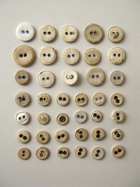 buttons...such a pretty way to display vintage buttons Buttons And Bows, Types Of Buttons, Button Cards, Antique Buttons, Button Art, Button Crafts, Sewing Notions, Vintage Buttons, Sewing Room