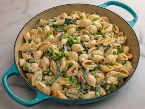 Recipes Mac And Cheese, Cheese Pasta Dishes, Kardea Brown, Mac And Cheese Pasta, Primavera Recipe, Brown Recipe, Pasta Primavera, Mac And Cheese Recipe, Ree Drummond