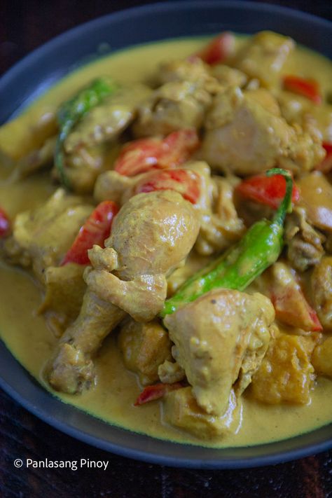 Filipino Chicken Curry, Chicken Recipes Pinoy, Chicken Recipes Filipino, Chicken Recipes With Tomatoes, Panlasang Pinoy Recipe, Creamy Chicken Curry, Chicken Lunch Recipes, Kari Ayam, Chicken Sauce Recipes