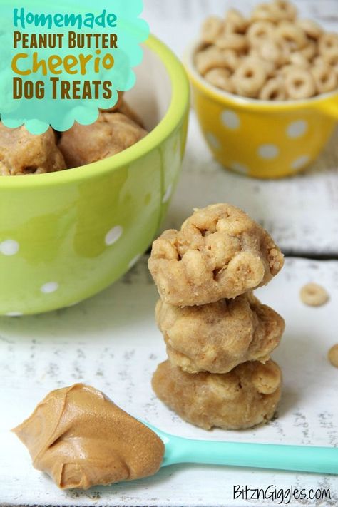 Peanut Butter Cheerios, Easy Dog Treat Recipes, Dog Biscuit Recipes, Easy Dog Treats, Healthy Dog Treats Homemade, Dog Treats Homemade Recipes, Food Dog, Diy Dog Treats, Puppy Treats