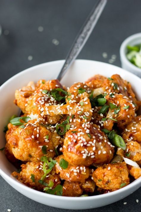 Thai Chili Cauliflower, Sweet Spicy Chili, Chili Cauliflower, Cauliflower Recipes Low Carb, Spicy Chili Sauce, Sweet Chili Sauce Recipe, Chili Fries, Crispy Cauliflower, Flavorful Dinner