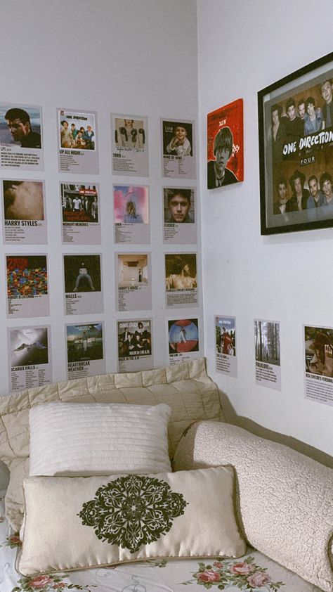 Room Inspiration Album Covers, Taylor Swift Album Covers Wall Decor, Album Cover Posters In Room, Album Covers Aesthetic On Wall Bedroom, Clear Album Cover Wall Decor, Taylor Swift Wall Decoration, Dorm Room Album Covers, Dorm Room Music Posters, Wall Decor Album Covers