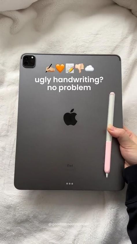 Handwriting in Goodnotes app iPad Tutorial Goodnotes Digital Planner workplannerprintable #aestheticdiaryideas. Kawaii Ipad Setup, Ipad Gaming Setup, Gaming Room Kawaii, Ipad Games Aesthetic, Kawaii Gaming Aesthetic, Ipad Setup Ideas, Gaming Setup Cute, Ipad Setup Aesthetic, Kawaii Gaming Room