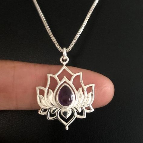 Flower Jewelry Designs, Buddhist Jewellery, Lotus Flower Necklace, February Birthstone Jewelry, Pendant Minimalist, Silver Model, Lotus Jewelry, Silver Flower Necklace, Lotus Necklace