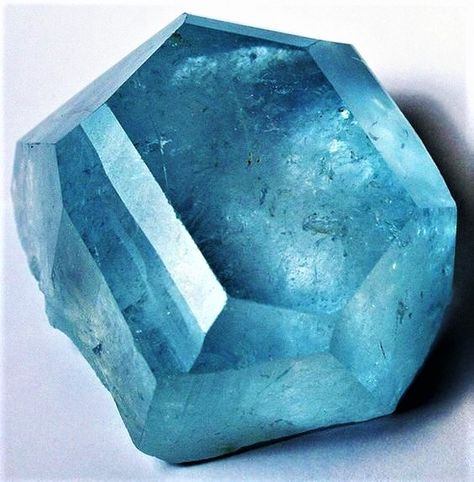 Blue topaz Rock Minerals, Cool Rocks, Beautiful Rocks, Mineral Stone, Minerals And Gemstones, Blue Gems, Pinterest Pin, Rocks And Gems, Gems And Minerals