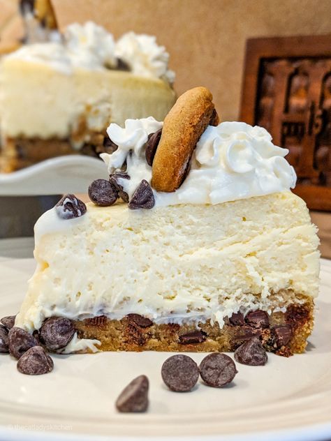 Chocolate Cookie Cheesecake, Cookie Cake Cheesecake, Chocolate Chip Cookies Cheesecake, Cheesecake With Chocolate Chip Cookie Crust, Chocolate Chip Cookie Cheesecake Recipes, Chocolate Chip Cookie Crust Cheesecake, Cheesecake With Cookie Dough Crust, Cookie Dough Crust Cheesecake, Chocolate Chip Cheesecake Cake