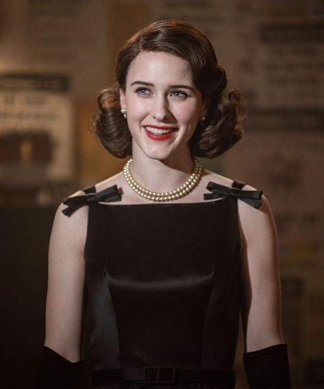 Why Midge Never Got A Dramatic Breakup Haircut On The Marvelous Mrs. Maisel #refinery29 https://www.refinery29.com/en-us/2019/08/241641/the-marvelous-mrs-maisel-midge-hairstyle-meaning Mrs Maisel Outfits, Maisel Outfits, Miriam Maisel, Marvelous Mrs Maisel Fashion, Marvelous Ms Maisel, Mrs Maisel Fashion, Ms Maisel, Marvellous Mrs Maisel, Maisel Style