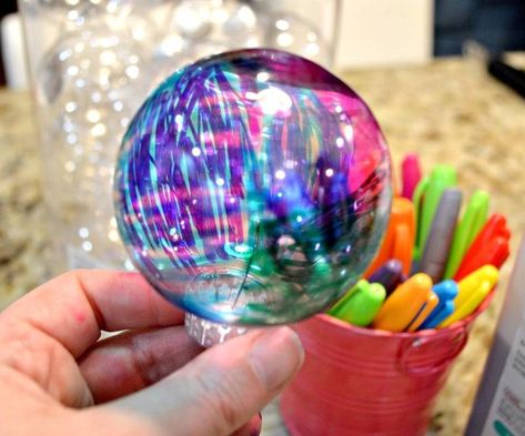 Clear Ornament Ideas For Kids, Ornament Ideas For Kids, Clear Ornament Ideas, Clear Plastic Ornaments, Clear Christmas Ornaments, Sharpie Crafts, Diy Sharpie, Diy Christmas Ornaments Easy, Clear Ornaments