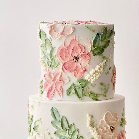 Cake With Painted Flowers, Pallet Knife Floral Cake, Painted Buttercream Wedding Cake, Palette Knife Floral Cake, Buttercream Floral Wedding Cake, Pallete Knife Cakes, 2024 Cake Trends, Pallet Knife Cake Decorating, Wild Flower Wedding Cake