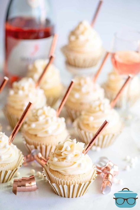 Champagne Cupcake Recipes, Chocolate Ganache Cupcakes, Strawberry Filled Cupcakes, Boston Cream Cupcakes, Chocolate Orange Cupcakes, Homemade Cupcake Recipes, Lemon Blueberry Cupcakes, New Years Eve Dessert, Wine Cupcakes