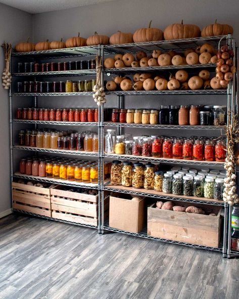 Food Storage Rooms, Casa Hobbit, Desain Pantry, Root Cellar, Pantry Design, Preserving Food, Storage Room, Pantry Organization, Kitchen Pantry