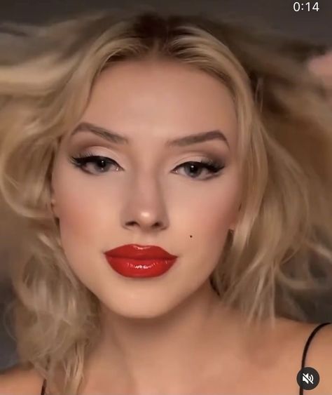 Make Up Halloween Mujer, Hollywood Glamour Makeup, Old Hollywood Makeup, Gatsby Makeup, Selena Gomez Aesthetic, Aesthetic Frases, Make Up Halloween, 50s Makeup, Aesthetic Face