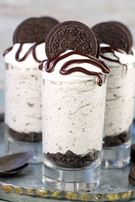 Oreo Dessert Cup Recipe, Oreo Cheesecake In A Cup, Pudding Desserts Layered Cups, Easy To Grab Desserts, Easy Desserts Oreo, No Bake Cheesecake Cups, Mini Parfaits, Mini Dessert Easy, Baked Oreo Cheesecake Recipe