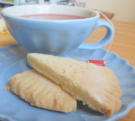 Mary's Perfect Shortbread Mary Berry Shortbread, Millionaire Shortbread Recipe, Homemade Shortbread, Recipes With Ingredients, Irish Cooking, Mary Berry Recipe, Millionaire Shortbread, The English Kitchen, English Kitchen