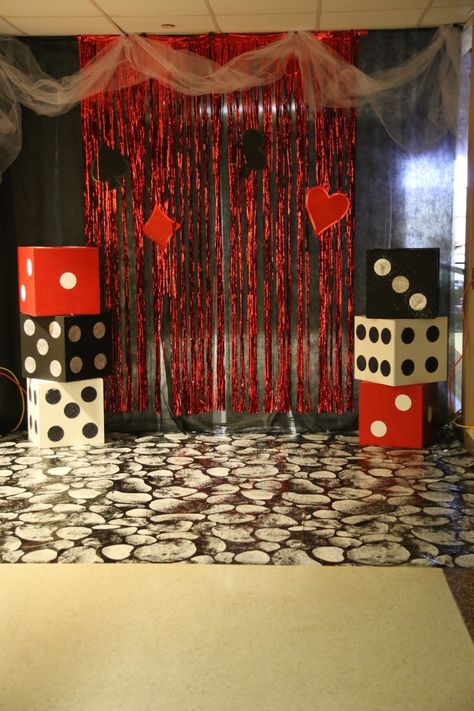 Prom Theme Casino Night, Casino Hoco Theme, Casino Dance Theme, Sweet 16 Vegas Theme, Vegas Theme Prom Ideas, Las Vegas Dance Theme, Poker Night Party Decoration, House Of Cards Prom Theme, Diy Las Vegas Decorations