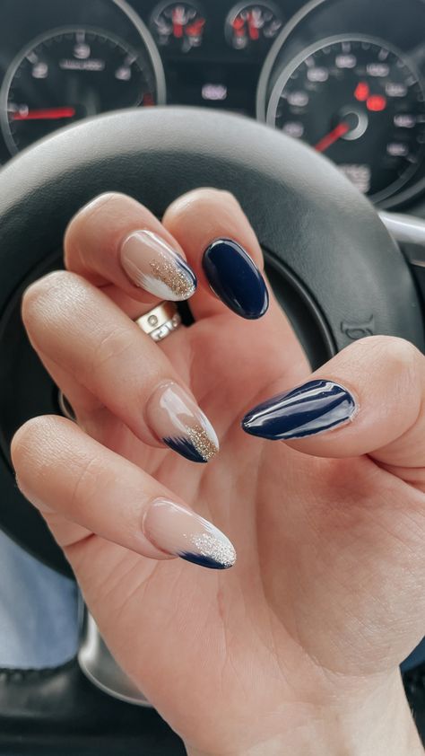 Dark Blue and Gold Blue And Golden Nail Art, Navy Blue Nail Art Silver Glitter, Navy And Beige Nails, Beige And Blue Nails Design, Navy Blue And Beige Nails, Navy Blue And Silver Gel Nails, Navy And Cream Nails, Navy Themed Nails, Bridesmaid Nails Navy Blue