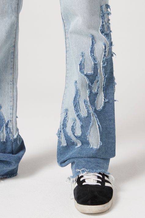 Creative Pants Ideas, Denim Craft Ideas, Denim Pants Pattern, Jeans With Fabric Patches, Lace Jeans Diy, Pants Design Ideas, Upcycle Clothes Jeans, Clothes Painting Ideas, Jeans Customization