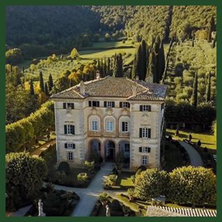 Villa Cenitale!  #italy #toscany #absolutlybeautiful #siena #love Italy #dreamy #enchanted Old Money House, Dream House Exterior, House Goals, Pretty House, Manor House, Beautiful Architecture, Dream Home Design, 인테리어 디자인, House Inspiration