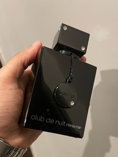 2020, I started my journey of collecting perfumes by buying my first niche perfume a $350 Aventus Creed bottle and managing to break it not even 3 months later. Obviously, as addictive as the Aventus was and not willing to pay another $350, I bought the Armaf for $50. They are literally the same. 10/10 they are absolutely the same and I regret spending that much money on a bottle of perfume. It doesn’t last as long as the Aventus but you can always buy the newer EDP Club De Nuit Intense. Armaf Perfume, Winter Cologne, Niche Fragrances, Armaf Club De Nuit Intense, Creed Fragrance, Fragrance Lab, Black Perfume, Dapper Mens Fashion, Best Fragrance For Men