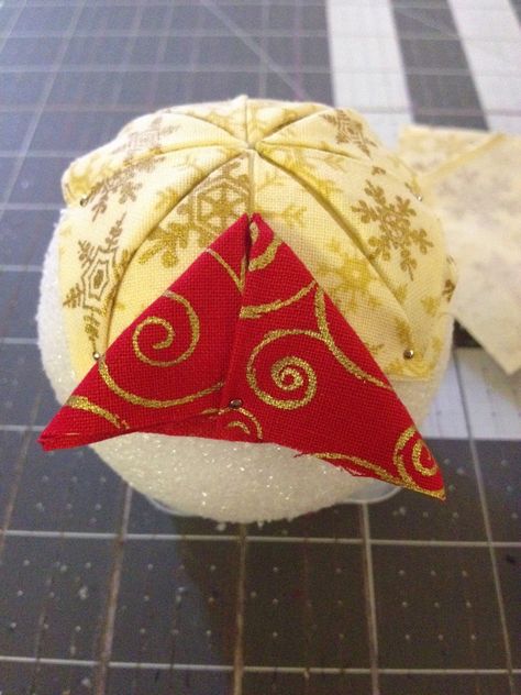 Create Kids Couture: Quilted Ornaments Diy Quilted Christmas Ornaments, Quilted Fabric Ornaments, Sewn Christmas Ornaments, Engineering Degree, Create Kids Couture, Paper Sewing, Folded Fabric Ornaments, Quilted Ornaments, Quilted Christmas Ornaments