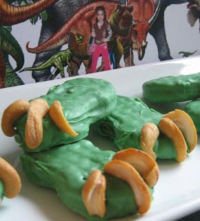 Dinosaur Claws Cookies from a nutter butter Dinosaur Treats, Dinosaur Snacks, Dinosaur Claw, Dragon Birthday Parties, Dinosaur Themed Birthday Party, Nutter Butter Cookies, Dino Birthday Party, Nutter Butter, Dragon Birthday