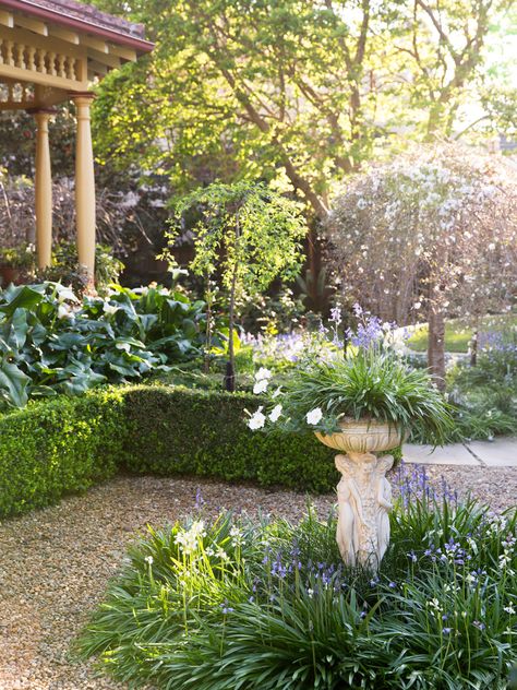 Formal Garden Design, Country Garden Design, Small Front Gardens, Front Gardens, Front Garden Design, Gravel Garden, Garden Makeover, Classic Garden, Front Yard Landscaping Design