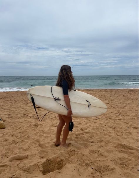 Bonito, Pool Pictures, Girl Surfer, Surf Aesthetic, Beachy Aesthetic, My Core, Dream Summer, Pool Picture, Surfer Girl Style