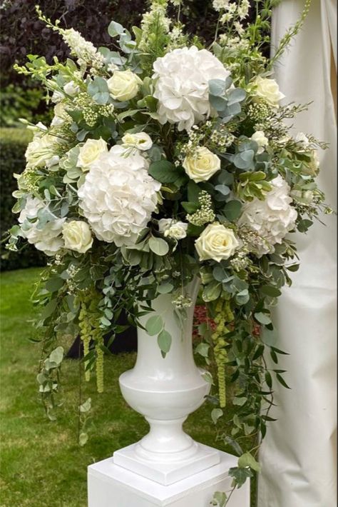 Simple Fancy Wedding Decor, Column Floral Arrangements, Formal Wedding Flower Arrangements, Floral Arrangements On Pedestals, Urns With Flowers, Big Flower Arrangements Wedding, Ceremony Flowers On Pedestals, Wedding Alter Flowers Pillars, Large Flower Arrangements Wedding