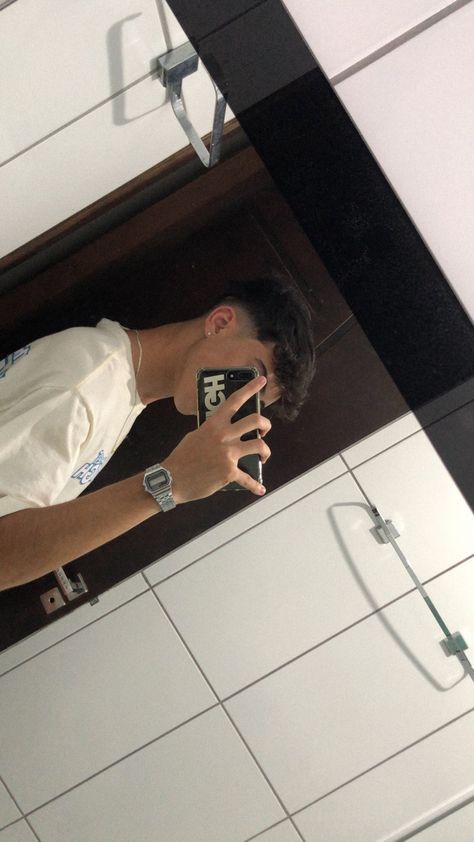 Boys Poses Ideas, Cool Mirror Pics, Boy Instagram Story, Instagram Story Ideas For Boys, Ideas Fotos Ig, Boys Photo Poses, Fake Boy Pics, Ideas Para Fotos Hombres, Mirror Selfie Boy