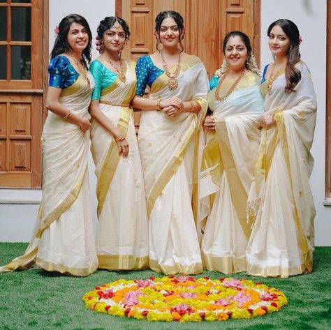 South Indian Theme Dressing, Onam Saree Poses With Friends, Dress Code For Kerala Wedding, Onam Shoot, Set Saree Kerala, Sambalpuri Dress, Kerala Outfits, Ahaana Krishna, South Indian Saree