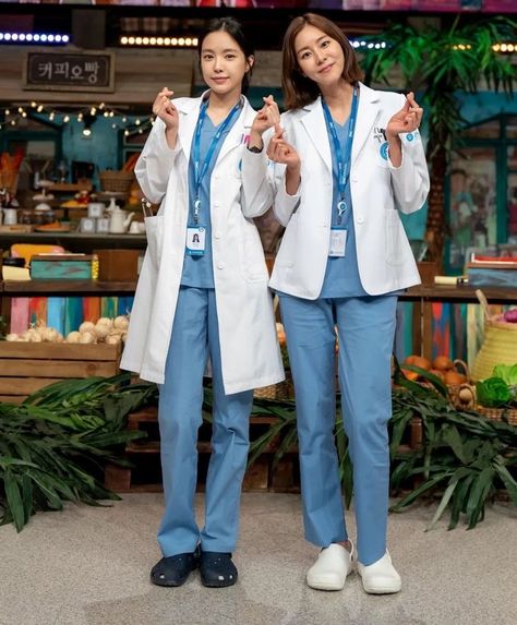 Surgeon Outfit Women, Apron Aesthetic, Uee After School, Medical Post, Doctor Uniform, Ghost Doctor, Medical Scrubs Fashion, Son Naeun, Medical Photography