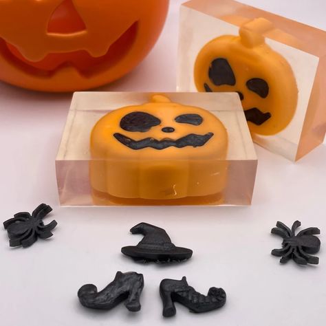 Halloween Soap Bar Skull Soap Pumpkin Soap Fun Soap - Etsy Pumpkin Soap, Halloween Soap, Bath And Shower Products, Halloween Bar, Bathroom Crafts, Soap Ideas, Ginger Spice, Vero Beach Fl, Homemade Soap Recipes