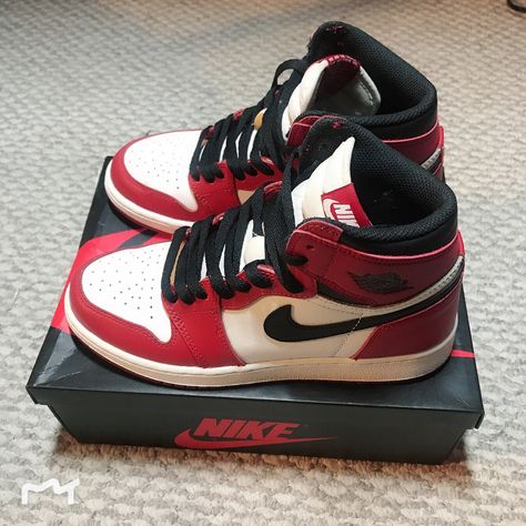 Air Jordan 1 Chicago Outfit, Miles Morales Spiderman, Womens Basketball Shoes, Nike Air Jordan 1 Retro, All Nike Shoes, Shoe Wishlist, Cute Nike Shoes, Wings Logo, Air Jordan 1 Retro High Og