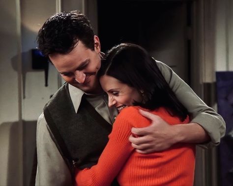 Mondler Friends, Monica Chandler, Chandler Friends, Best Tv Couples, Monica And Chandler, I Want A Relationship, Friends Scenes, Friends (tv Series), Friends Episodes