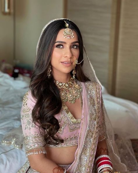 Rhea Nagpal | Bridal Makeup on Instagram: "Royal, Minimal & Graceful 🤍 3 words that come to my mind to describe Leher’s gorgeous Anand Karaj look 🌸 Makeup @makeupbyrheanagpal Hair @hairbyanishanagpal Bride @leherkochhar Outfit @manishmalhotraworld @manishmalhotra05 Styling @styledbyrashikapur" Lehenga Hairstyles For Bride, Anand Karaj Bride Makeup, Bridal Phera Hairstyle, Indian Bridal Minimal Makeup, Bridal Hairstyle Indian Wedding Open Hair, Bridal Hair Reception, Indian Bride Open Hair With Veil, Open Hair Indian Bride Look, Open Hair Bride Hairstyle