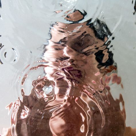 Water Photography, Self Portrait Photography, Photography Classroom, Pola Kotak, Reflection Photography, Photographie Portrait Inspiration, Photographie Inspo, The Reflection, Foto Art