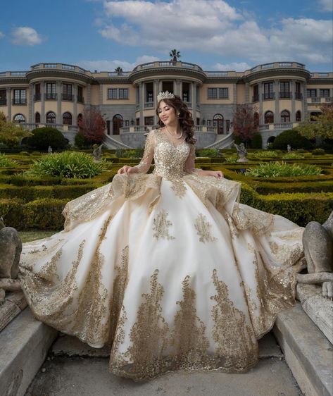 White Quince Dress, Champagne Quince Dresses, Gold Quince Dress, Ball Gown Gold, Xv Dresses, Champagne Quinceanera Dresses, Quinceanera Themes Dresses, Charro Quinceanera Dresses, White Quinceanera Dresses