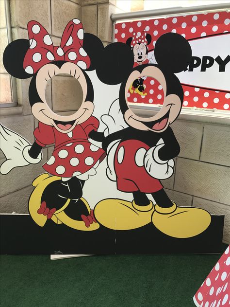 Mickey Mouse Diy Decorations Birthday, Mickey Mouse Decorations Birthday, Minnie Mouse Photo Booth, Minnie Mouse Cake Decorations, Mickey Mouse Photo Booth, Mickey Mouse Table, Mickey Mouse Classroom, Minnie Mouse Birthday Theme, Mickey Mouse Themed Birthday Party