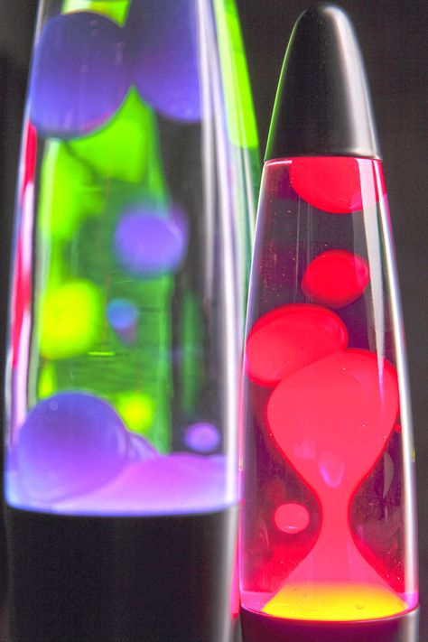 Make a Safe Glowing Lava Lamp: For this glowing lava lamp you can use any water-based fluorescent ink from a highlighter pen, glowing paint, or glowing glue. Lava Lamp For Kids, Homemade Lava Lamp, Alum Crystals, Make A Lava Lamp, How To Make Purple, Glow Lamp, Make A Lamp, Glow Paint, Diy Lampe