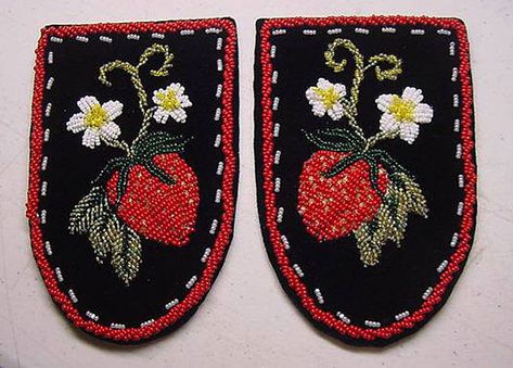 Indian Beadwork, Beaded Moccasins, Native Beading Patterns, Beadwork Designs, Beading Crafts, Native Beadwork, Beautiful Beadwork, Native American Beadwork, Beading Techniques