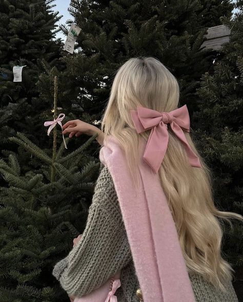 Feminine Winter Outfits, Farm Clothes, Pink Girly Things, Winter Aesthetic, Pink Outfits, Feminine Outfit, Pink Outfit, Blonde Girl, Pink Christmas