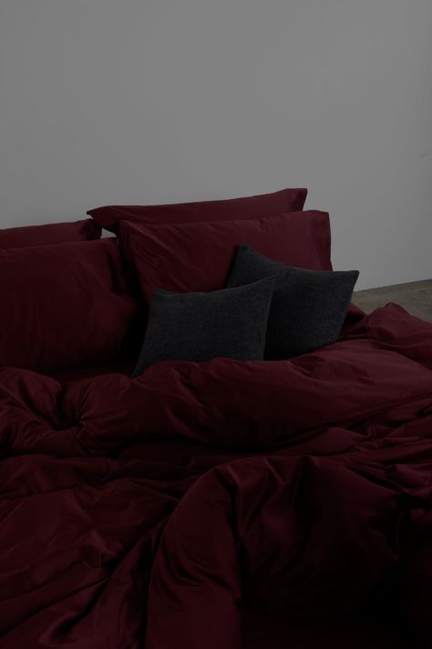 Burgundy Bedding Set, Red Bed Covers, Black And Red Bedding, Red Bedsheets Aesthetic, Red Bed Sheets Aesthetic, Burgundy Bedding Bedroom, Cool Bedding Sets, Burgundy Bedroom Aesthetic, Red Decor Aesthetic